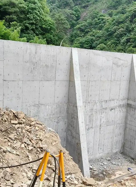 大同南郊区重力式挡土墙
